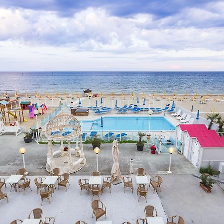 Hotel Casadei Fano Exteriör bild