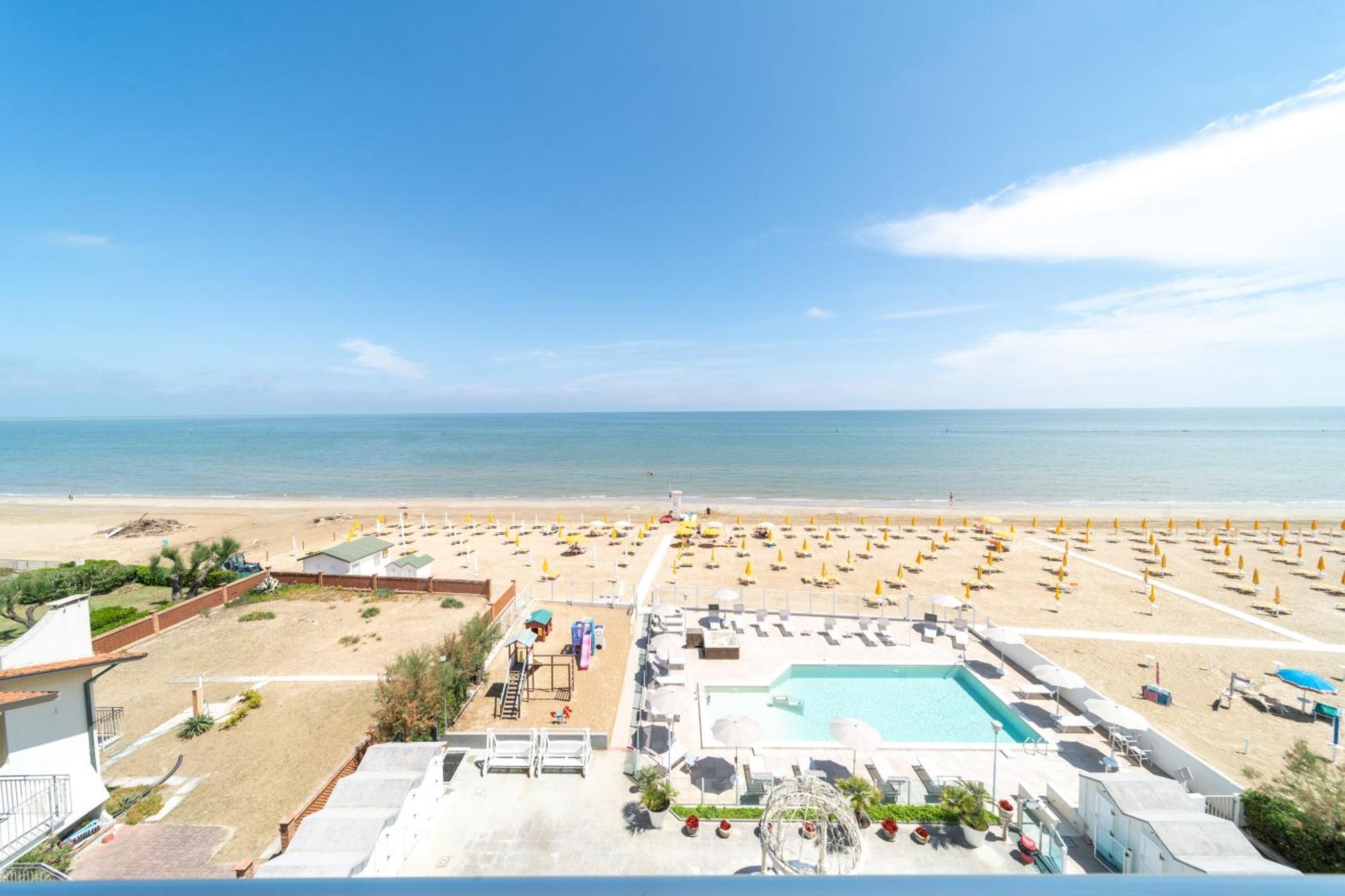 Hotel Casadei Fano Exteriör bild