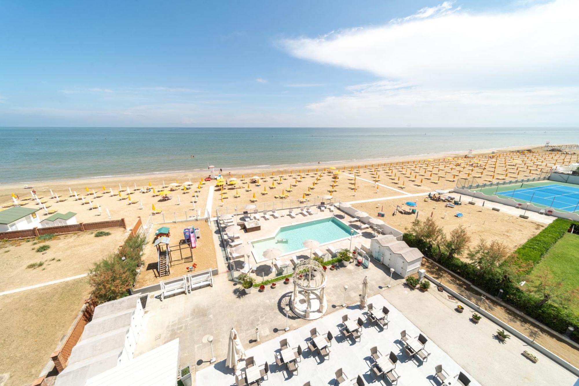 Hotel Casadei Fano Exteriör bild
