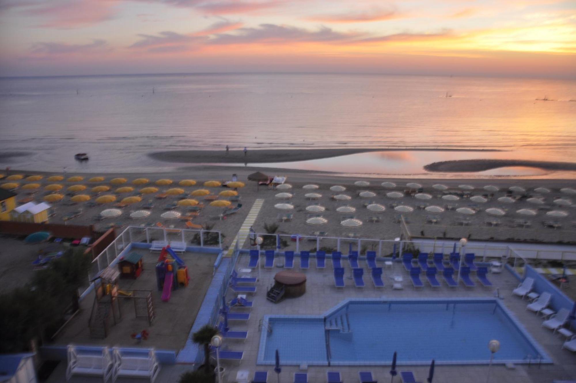 Hotel Casadei Fano Exteriör bild