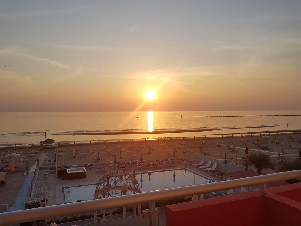 Hotel Casadei Fano Exteriör bild