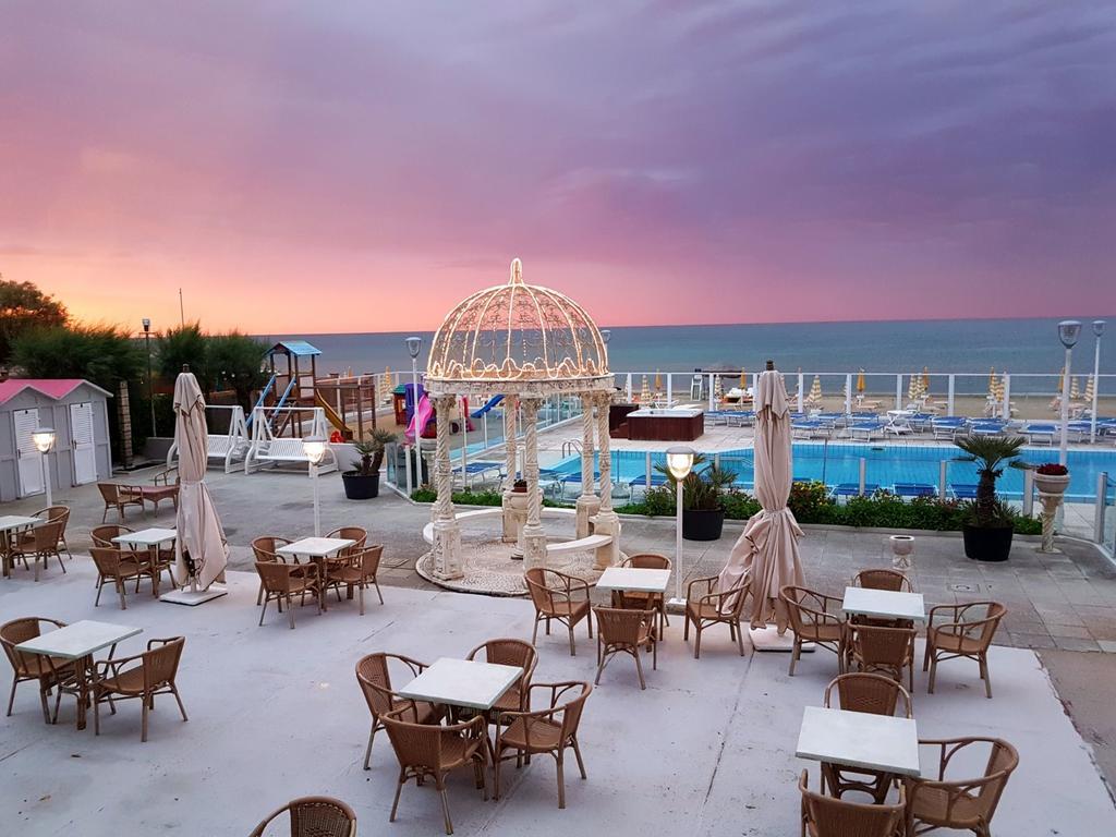 Hotel Casadei Fano Exteriör bild