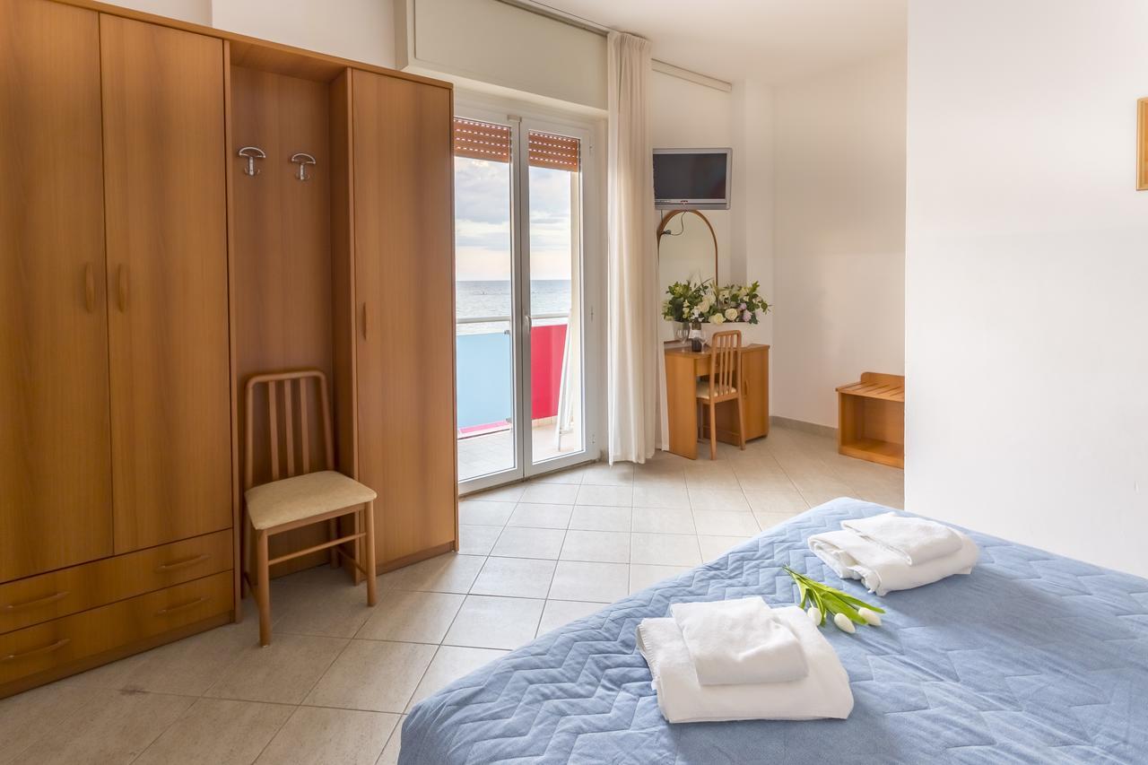 Hotel Casadei Fano Exteriör bild