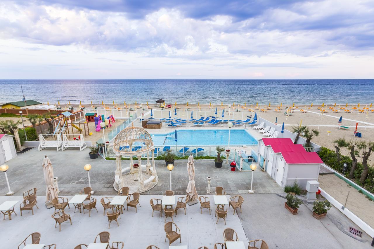 Hotel Casadei Fano Exteriör bild
